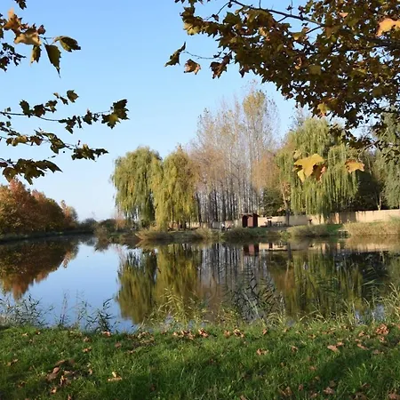 Téglási Horgásztó Hotel *