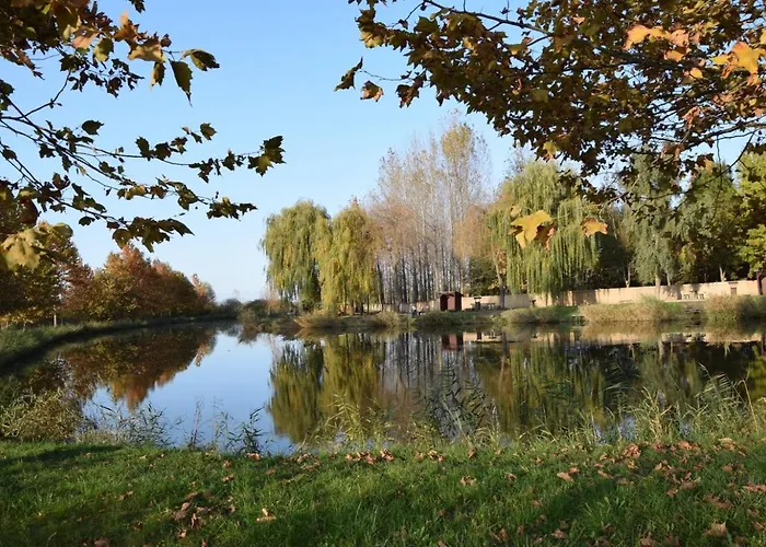 Téglási Horgásztó Hotel *