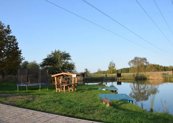 Téglási Horgásztó Hotel *